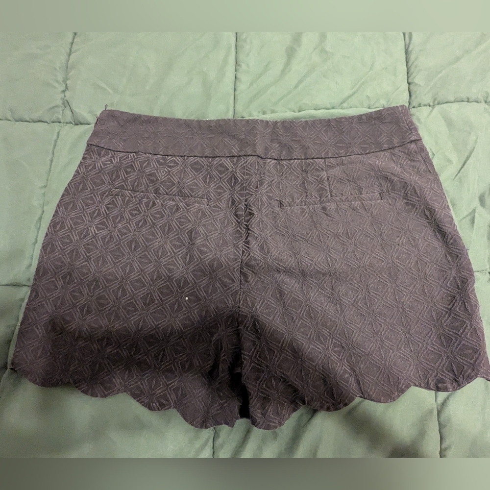 LOFT Scalloped Hem Textured Shorts in Black